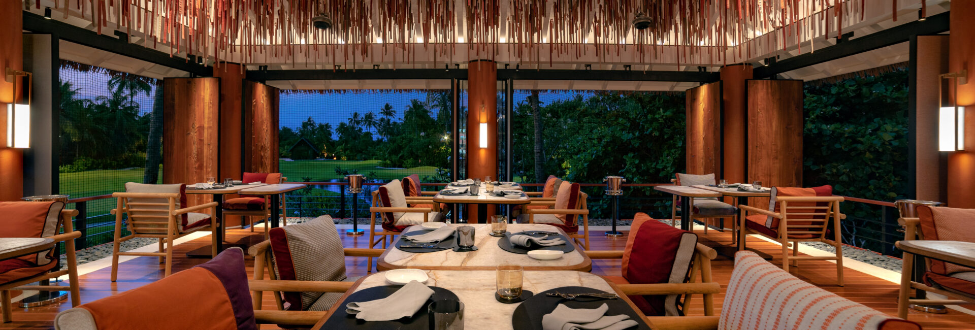 Velaa-Faiy Restaurant - Interior 2