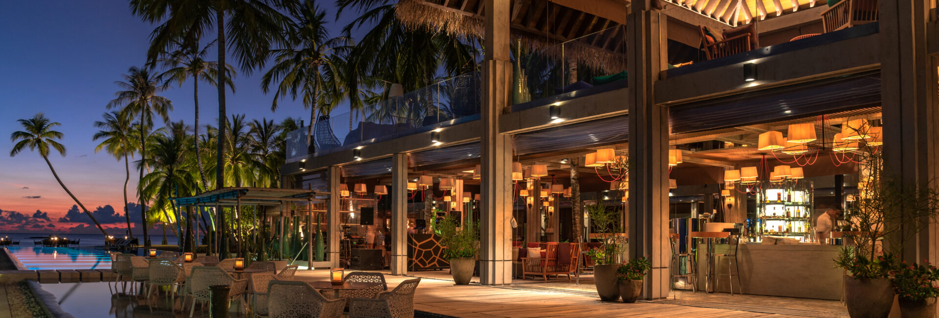 Velaa- Avi Pool Bar - Exterior Night