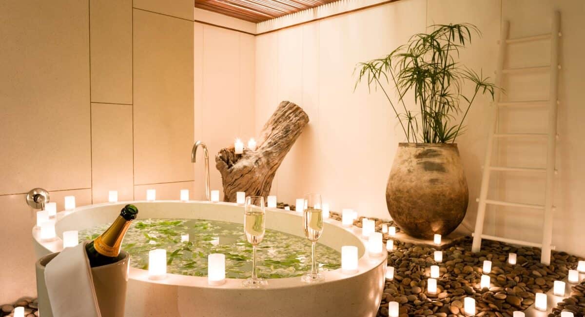 The Sarojin -Garden & Pool Residence bathroom