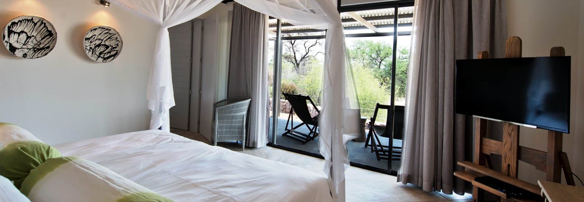 Epako Safari Lodge - Deluxe Room - Bedroom 2