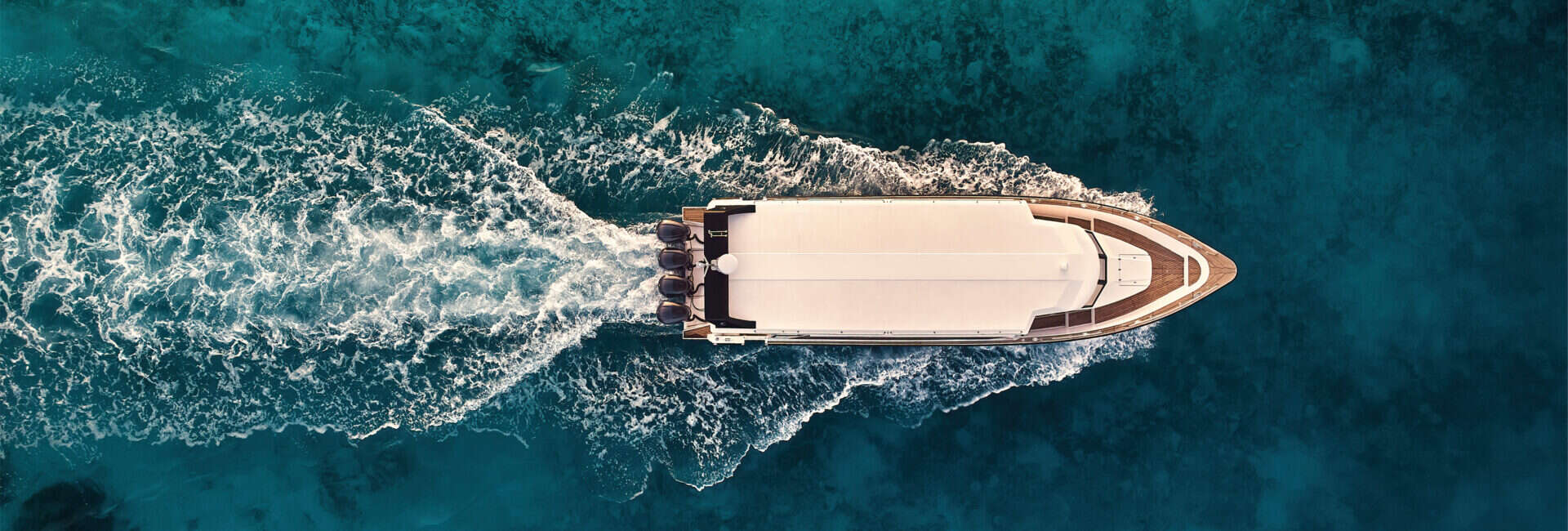 Jumeirah-Maldives-Luxury-Speedboat-Top-View-3