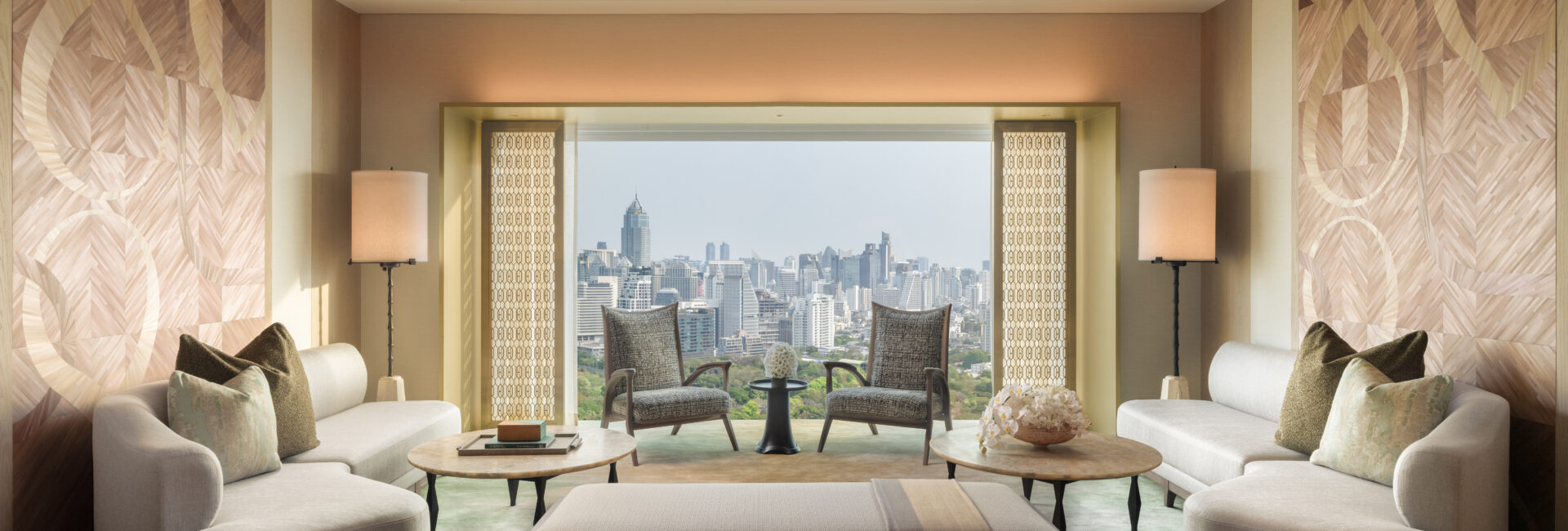 dusit-thani-bangkok-accommodation-rattanakosin-suite-living-area